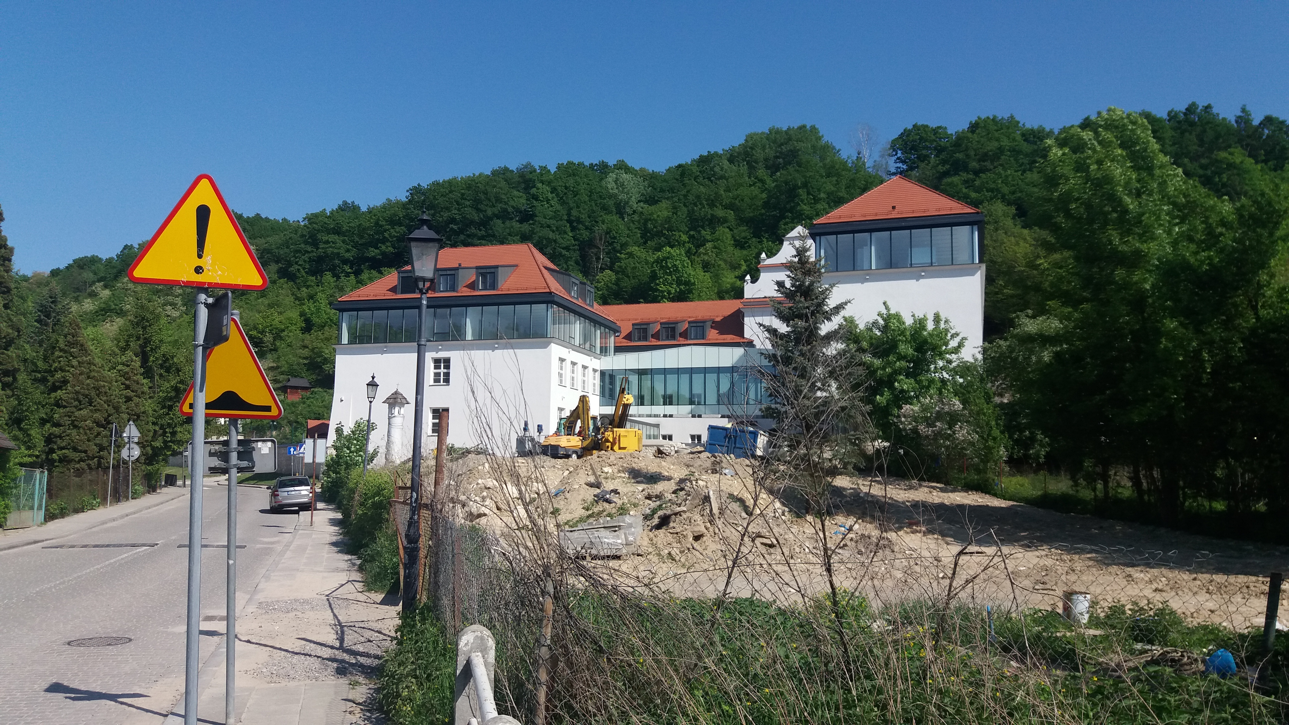 Czy szkoła w Kazimierzu Dolnym zostanie wybudowana na czas
