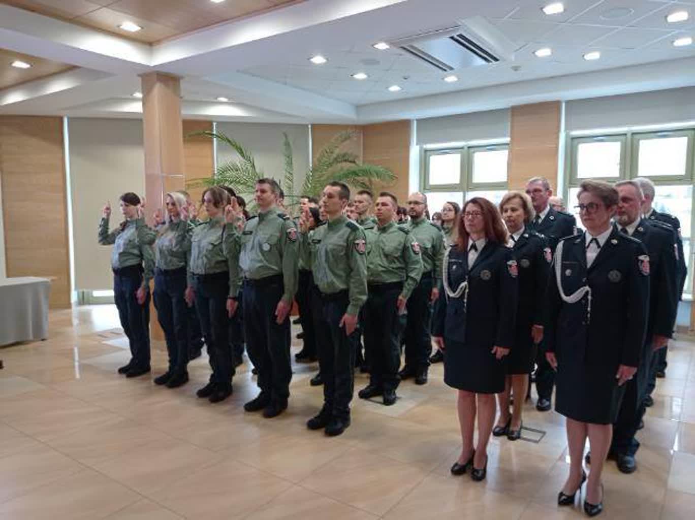 Przemyt na przestrzeni lat. W Białej Podlaskiej otworzono salę historii celnictwa 2 327312573_1138056413546773_2179988332248935001_n.jpg