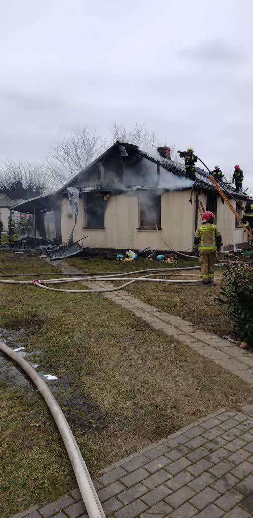 Śmiertelny pożar w Wojsławicach. Nie żyje starszy mężczyzna 2 327917432_678789730704541_257242973618257358_n.jpg