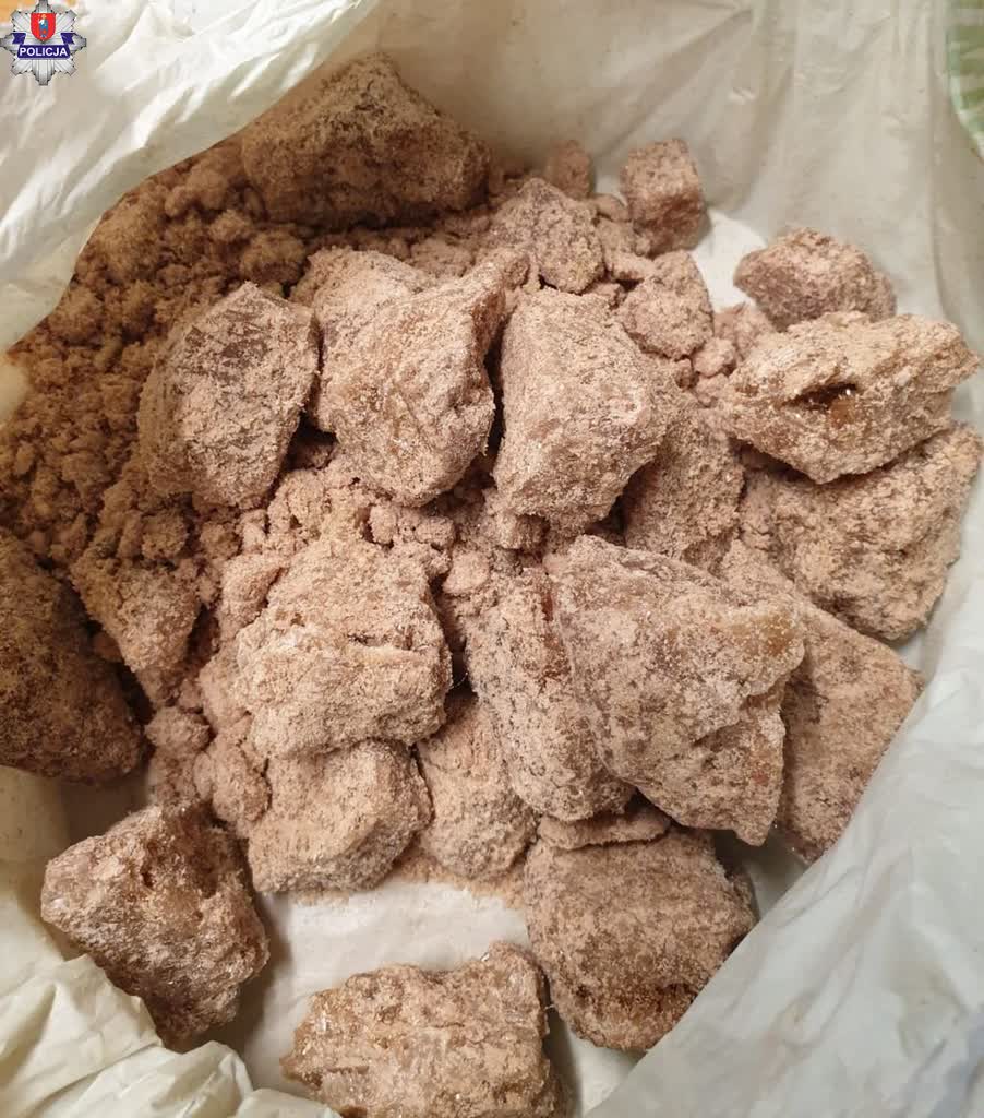 Narkotyki w meblach. 24-latkowi grozi 10 lat więzienia 3 361-215947.jpg