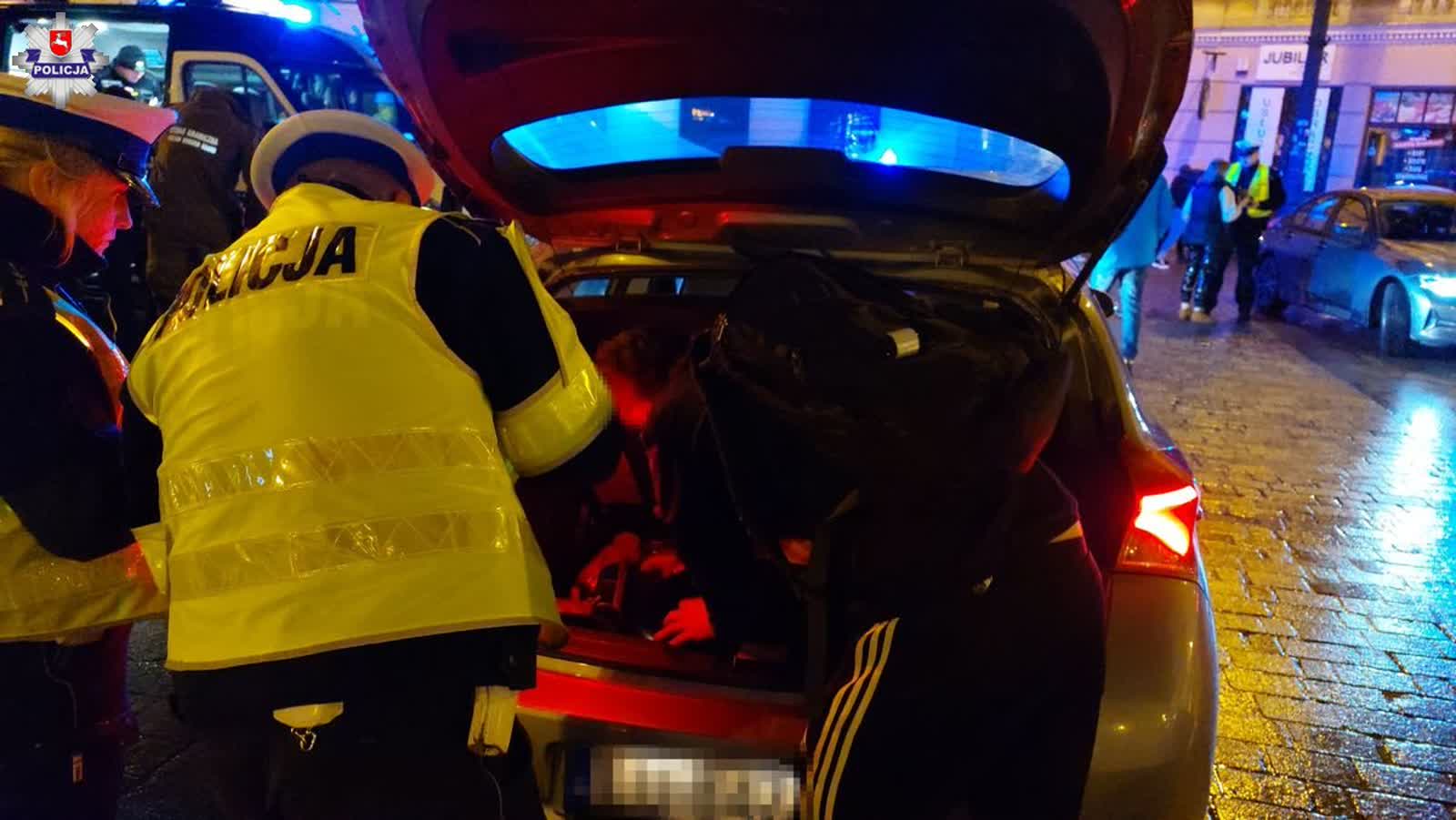 Policja kontroluje taksówki „na aplikację”. Sprawdza dokumenty i stan techniczny aut 2 68-214980.jpg