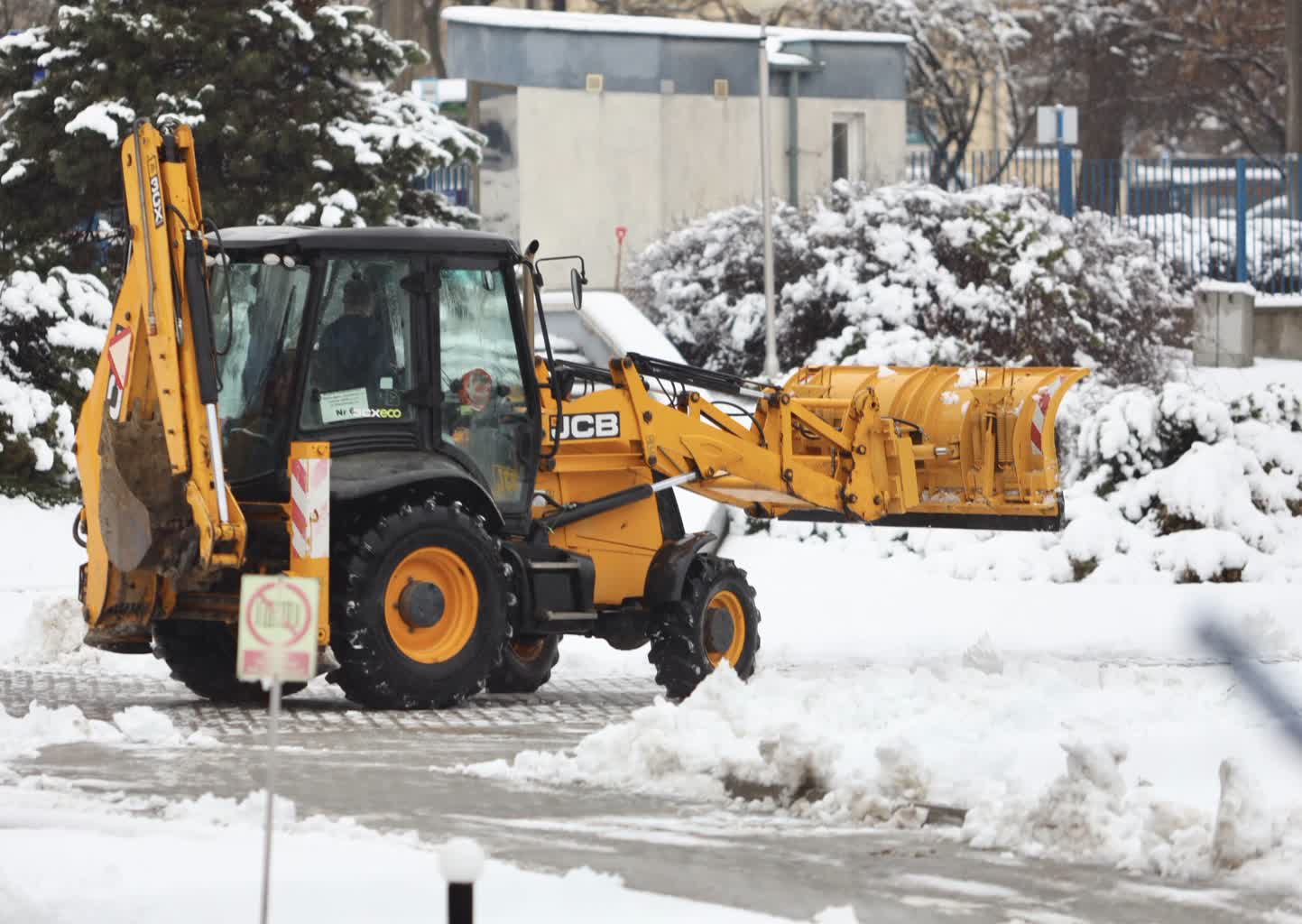Strażacy: prawie 4,5 tys. interwencji przez opady śniegu, trzech ratowników rannych 2 6ce65fdf-6dcb-49b5-8abf-3eaac06f6a65-2023-01-21-102750-scaled.jpeg