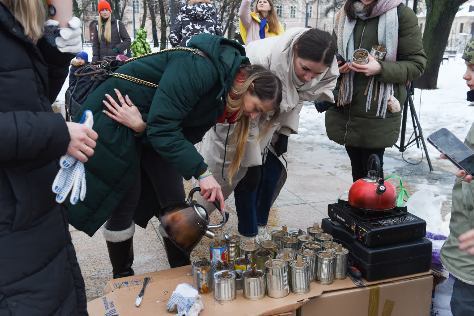 Świece okopowe na pomoc walczącym Ukraińcom. Robią je w Lublinie 2 okopowe 2.jpg