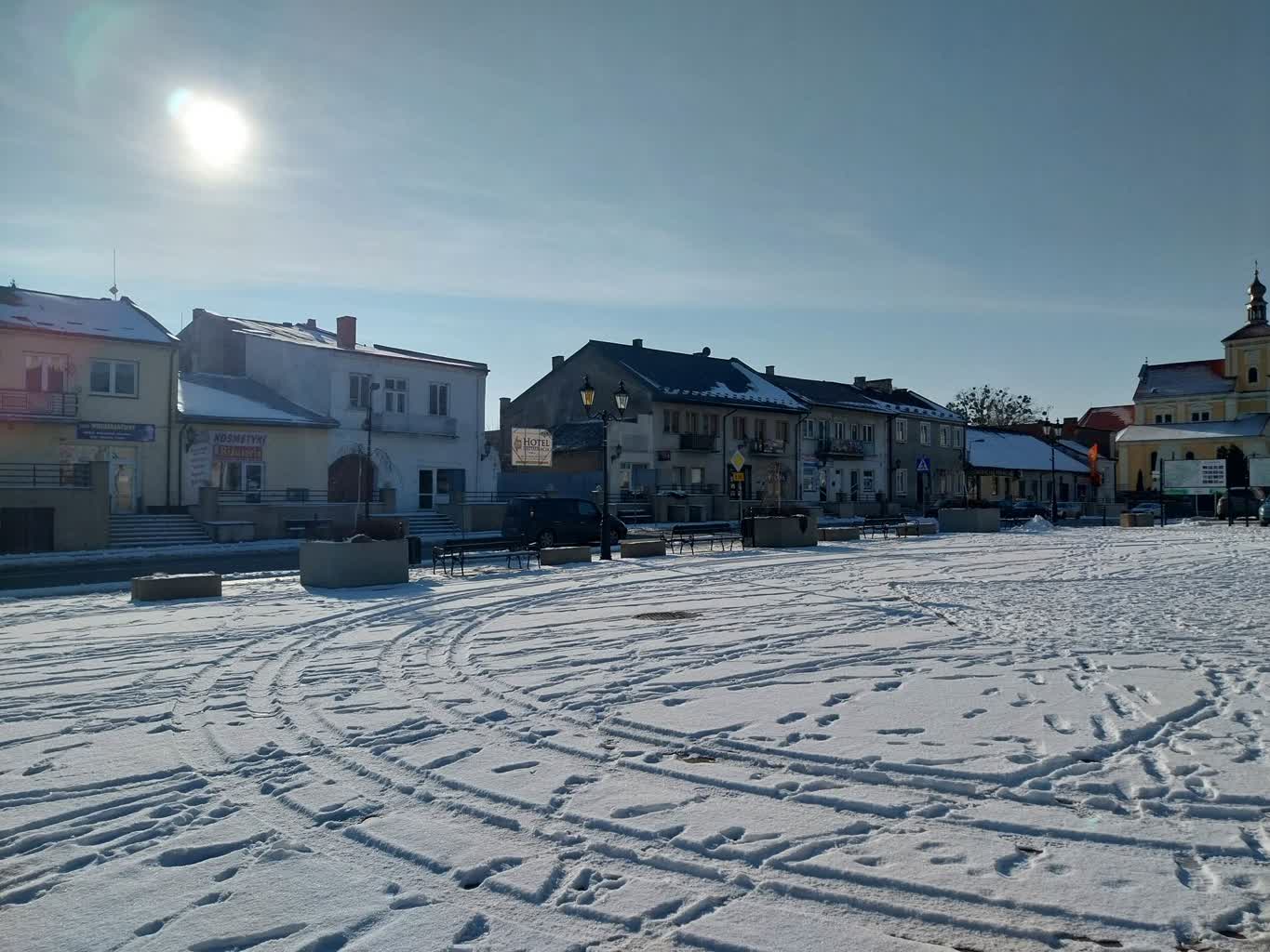 Władze Szczebrzeszyna chcą wyremontować zabytkowe kamieniczki. Tylko część właścicieli wyraziła zgodę 4 330466437_721502682946435_8430345743777236230_n.jpg