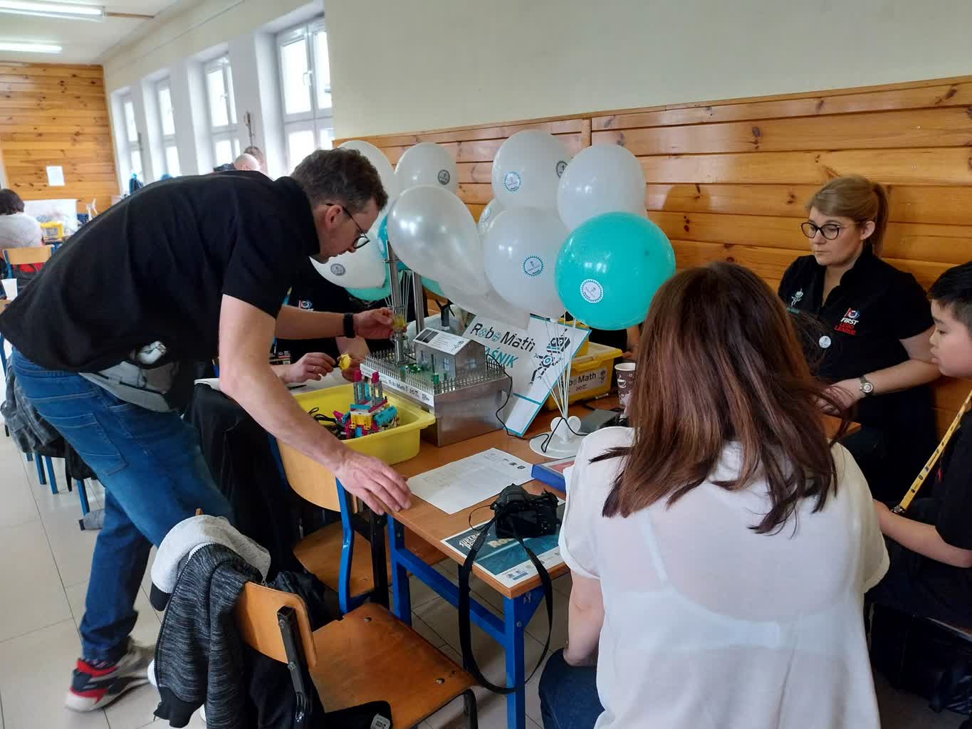 Tomaszów Lubelski: młodzi specjaliści rywalizują w projektowaniu robotów 2 332905729_1422047668330541_3774431205019777301_n.jpg