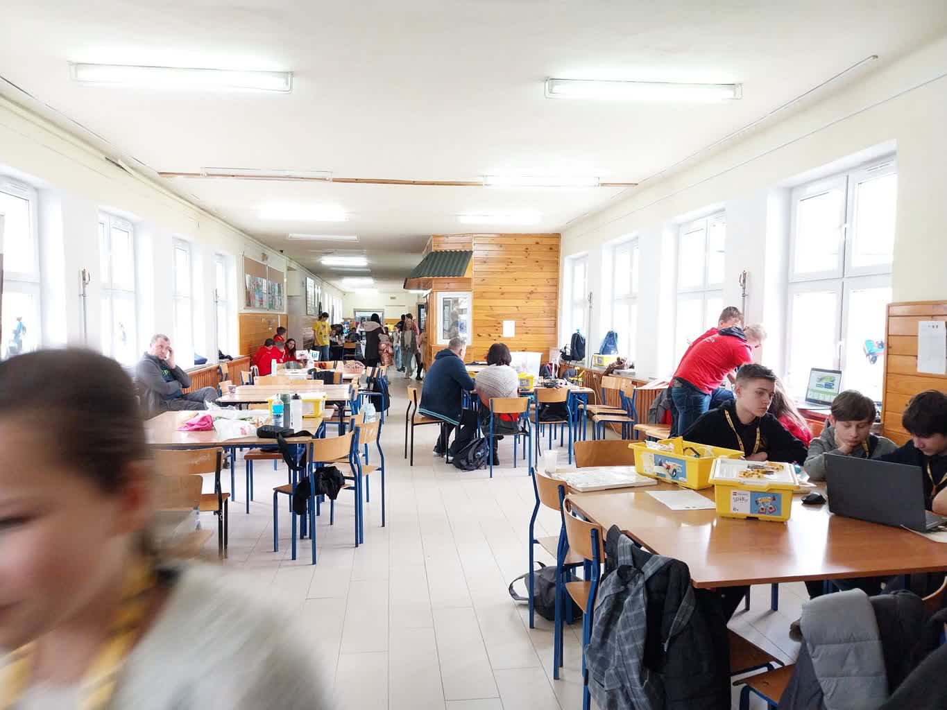 Tomaszów Lubelski: młodzi specjaliści rywalizują w projektowaniu robotów 3 333735310_1542935056229097_5285668206490208184_n.jpg