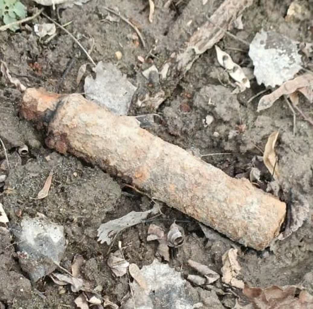 Pociski artyleryjskie wykopane w gminie Janowiec 2 355-216911.jpg