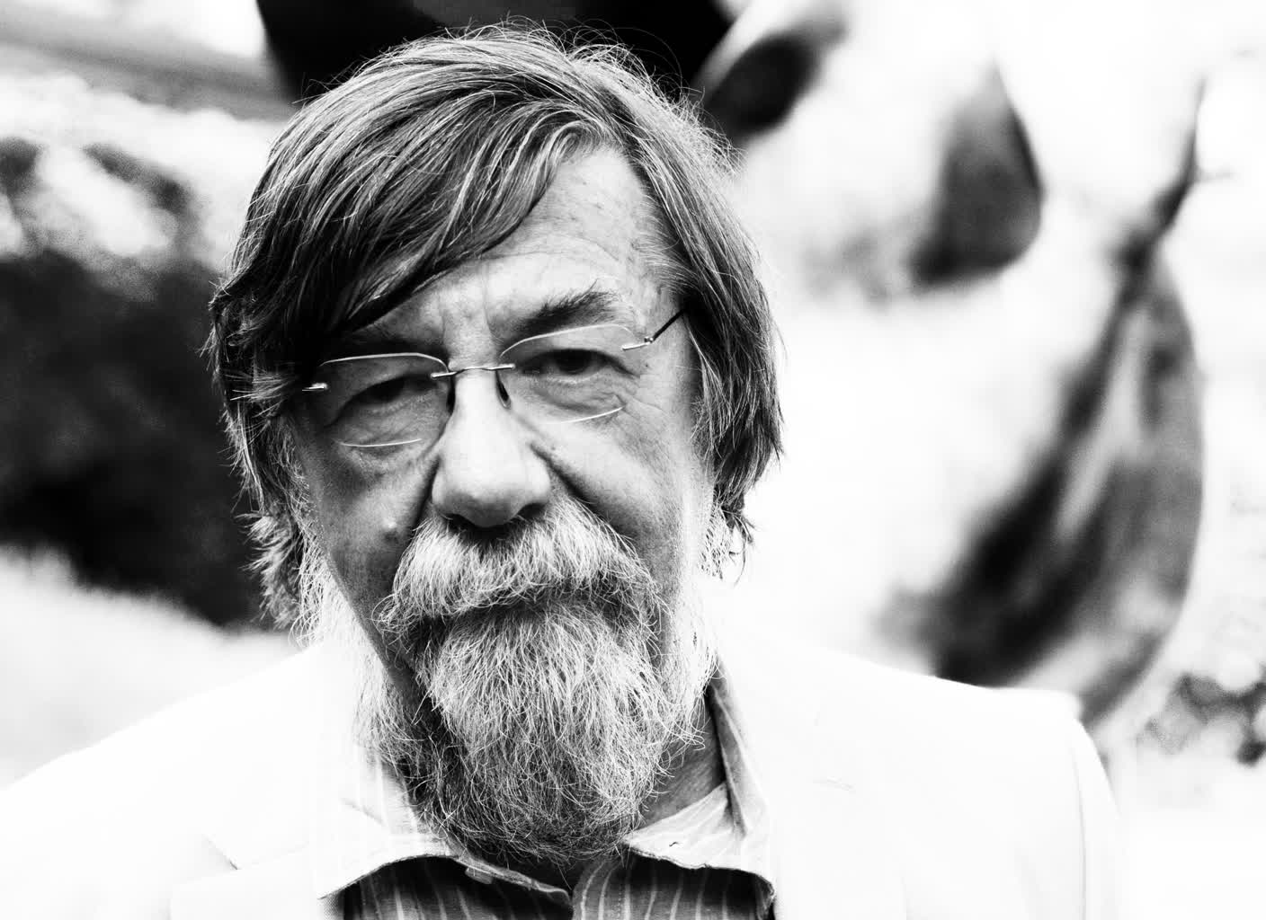 19.02.2023 Bolesław Lutosławski – alchemia portretu 4 4 Nigel Osborne w ogrodzie, w Anglii 2018.jpg