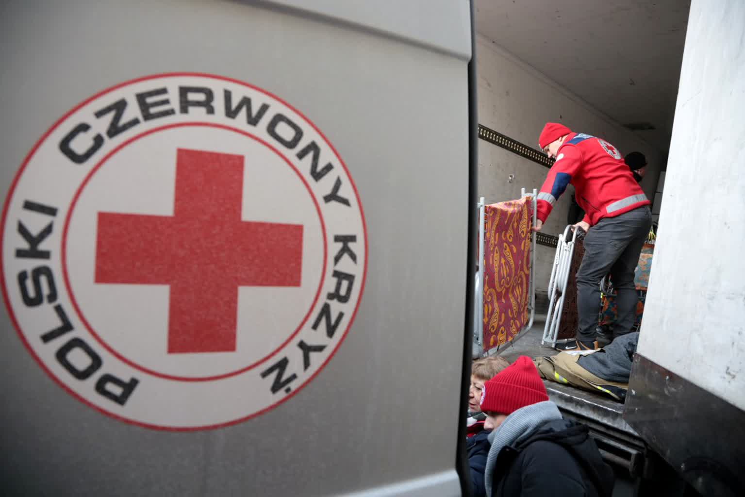 „Jako Czerwony Krzyż mamy pomaganie w DNA”. Transport humanitarny wyruszył z Bychawy do Turcji 2 pm_BYCHAWA-090123-017.jpg