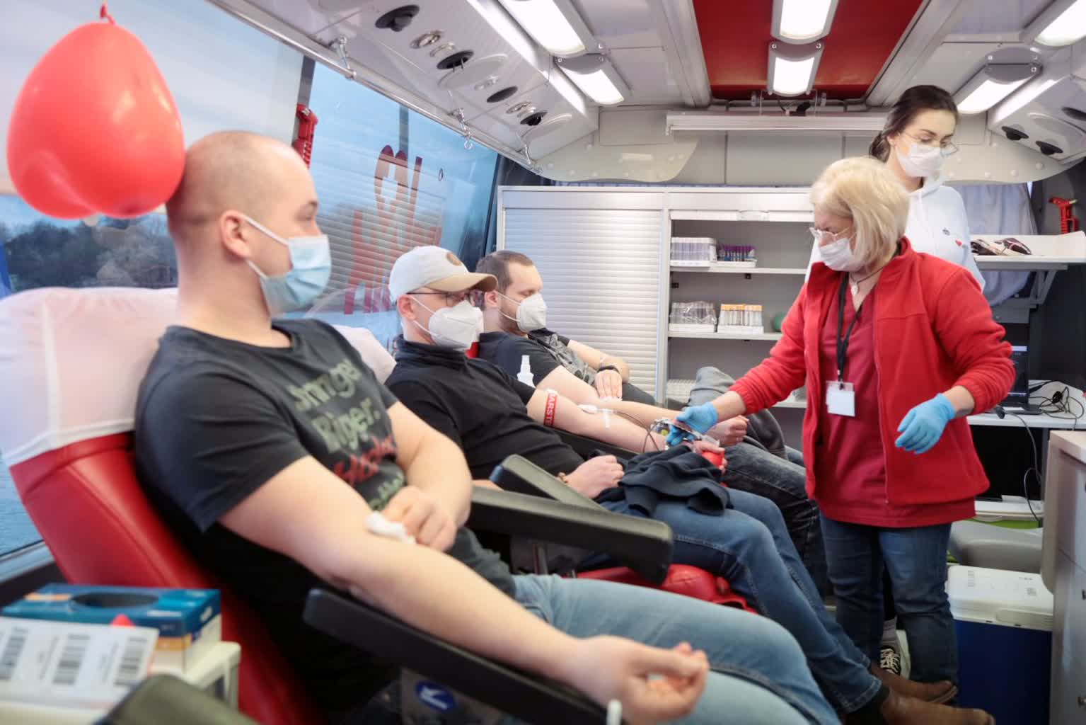 Lubelskie morsy dzielą się darem życia 2 pm_KREW-190223-015.jpg