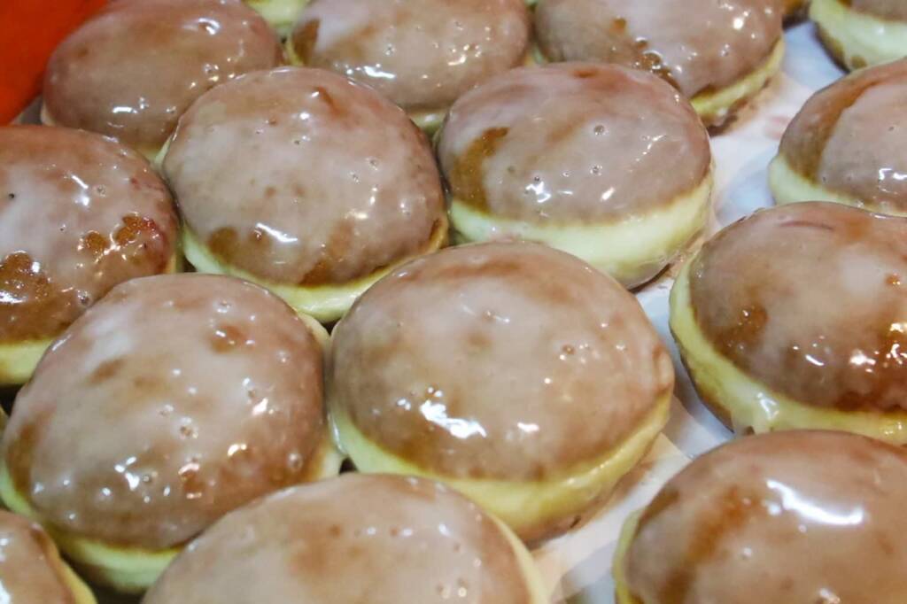 Tłusty czwartek. Dziś królują pączki i faworki 2 pm paczki 001 2021 02 11 073048 2023 02 16 070628