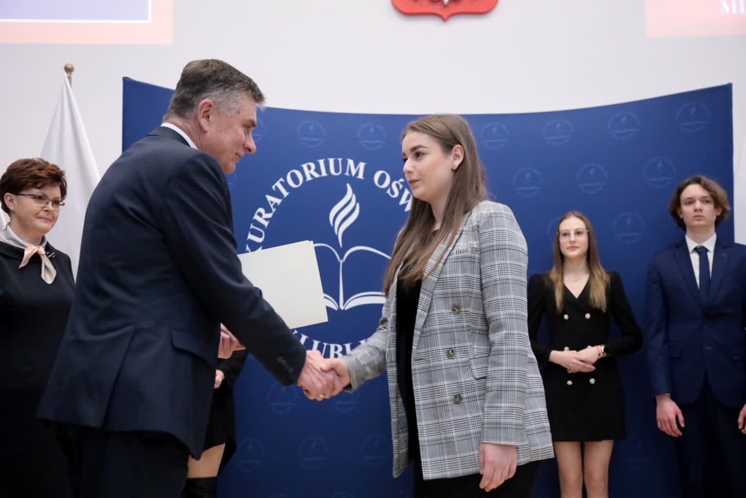 Najlepsi uczniowie z regionu otrzymali stypendia 2 pm_stypendia-200223-027-2023-02-20-125034.jpg