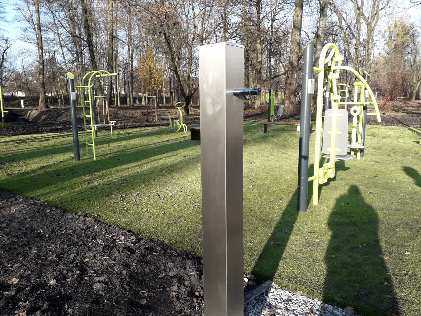 Lublin: przetarg na zdroje i poidełka. Umowa będzie obowiązywała 2,5 roku 2 Poidełko z kranem w Parku Ludowym.jpg