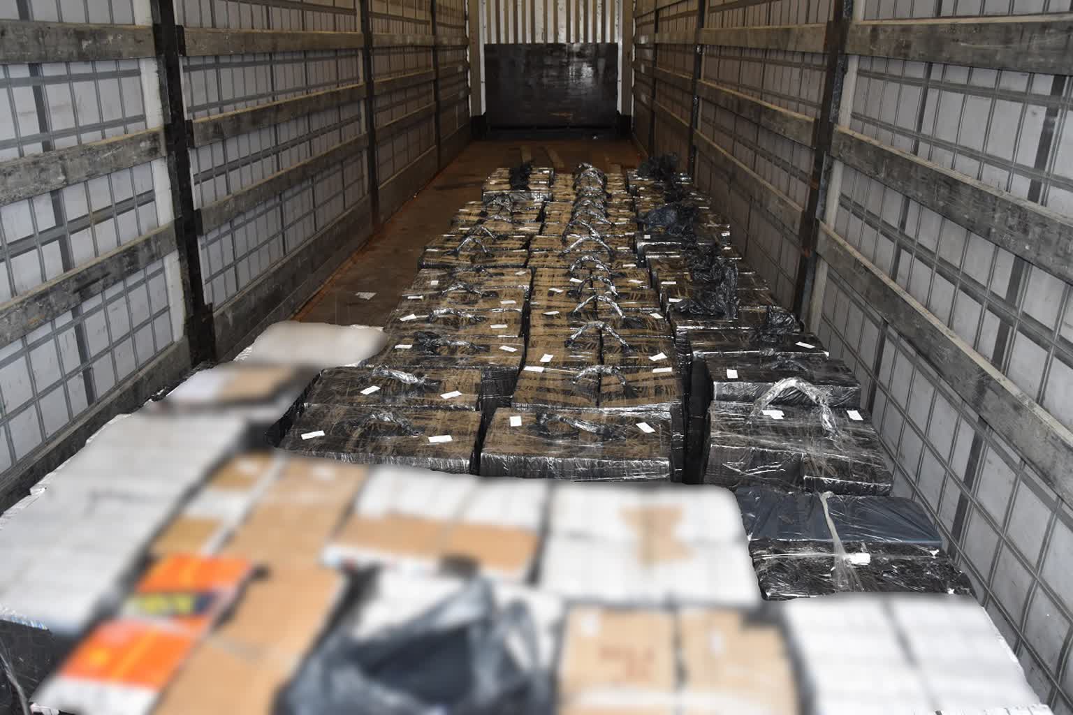 Terespol: udaremniono przemyt ponad 55 tys. paczek papierosów 3 12-230667_g.jpg