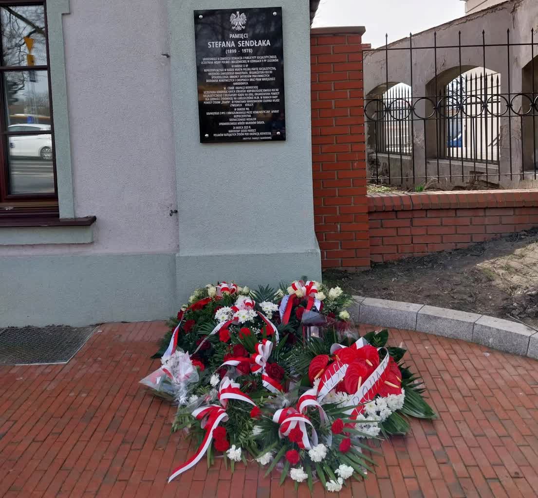 „Oddał całe życie pomocy innym”. Zamość upamiętnił Stefana Sendłaka 2 336603940_787451558995047_3782476921628748383_nd.jpg