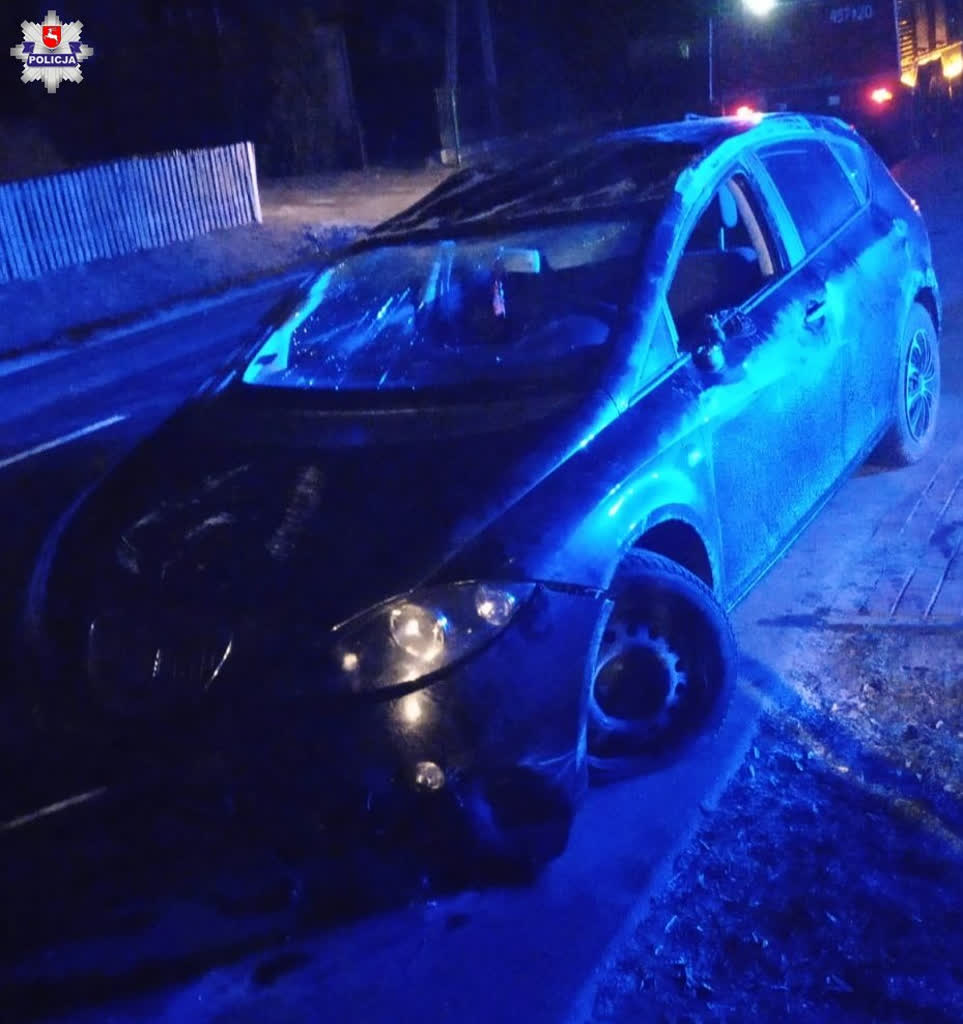 Dachowanie w powiecie lubartowskim. 4 osoby poszkodowane 2 68-217365.jpg