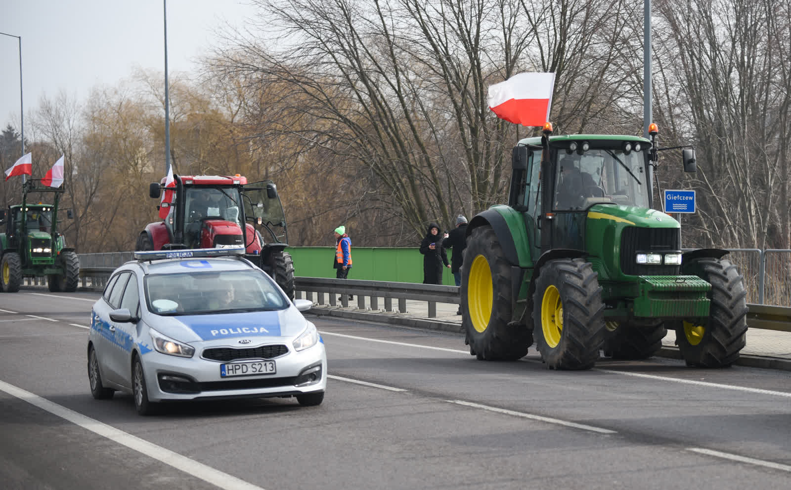Rolnicy protestują w Piaskach. Poważne utrudnienia na drodze krajowej 2 dsc_9289-2023-03-07-130921.jpg