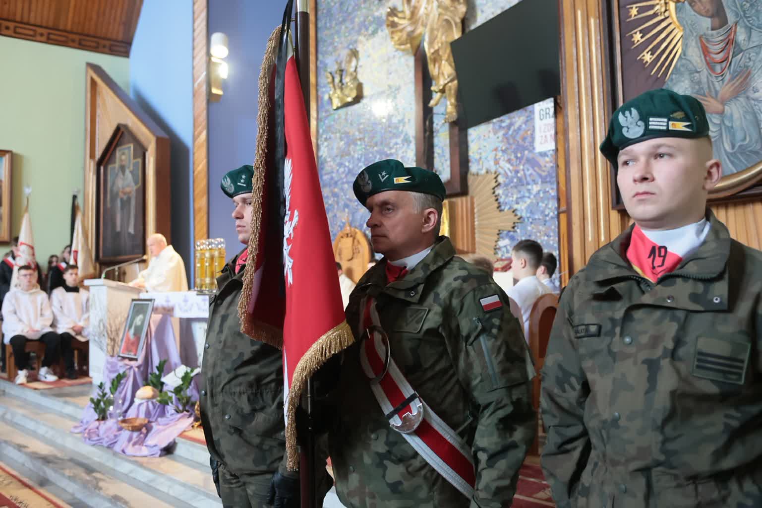 Pogrzeb Żołnierzy Niezłomnych. W Janowie Lubelskim spoczną "Rejonowy" i "Mordka" 2 klys-200323-023-2023-03-20-124308.jpg