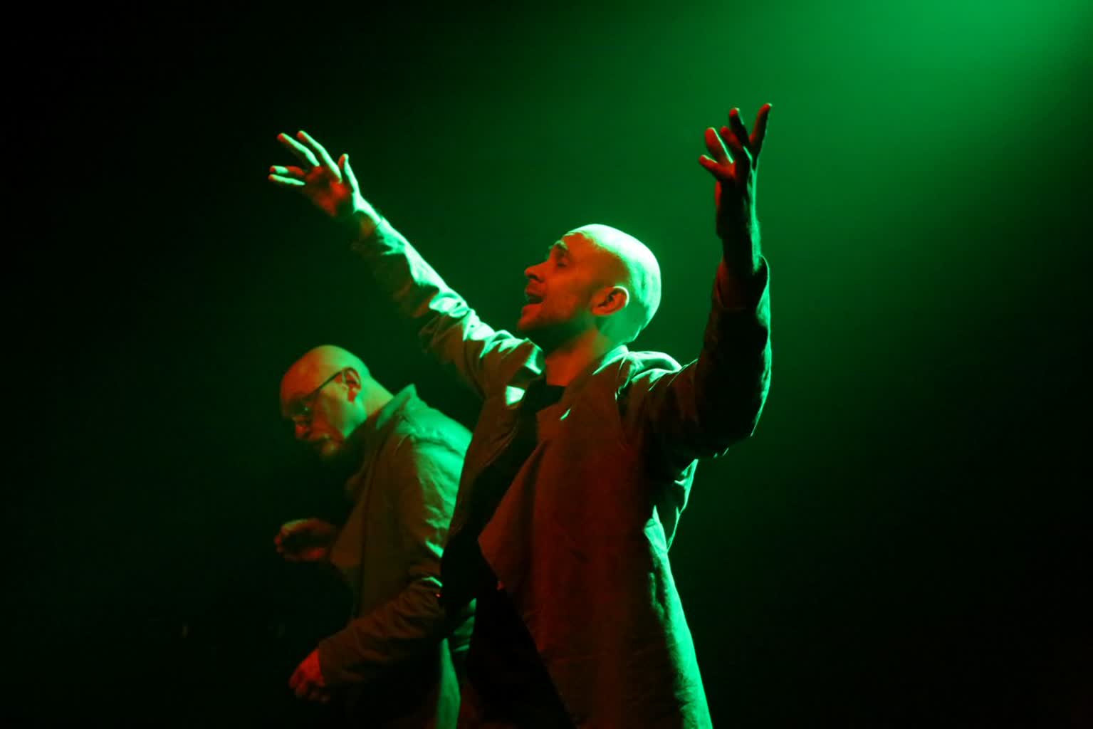 "Kongres futurologiczny" na teatralnych deskach. Centrum Kultury zaprasza 2 pm_futurolog-220222-027-2022-02-22-151606.jpg