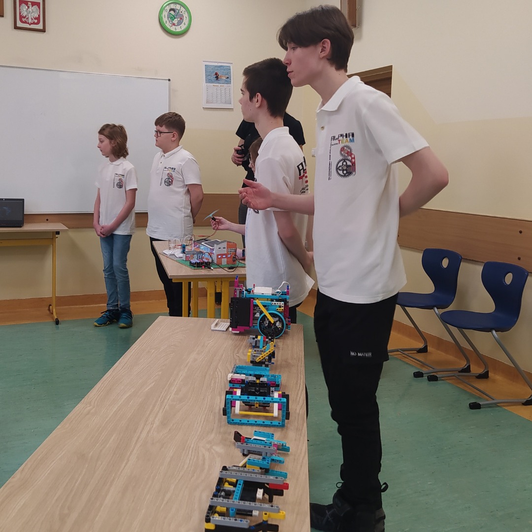 "To dziedzina przyszłości". Młodzi robotycy z Włodawy na podium prestiżowego konkursu 4 339112375_968773284502792_6296907087836039593_n.jpg