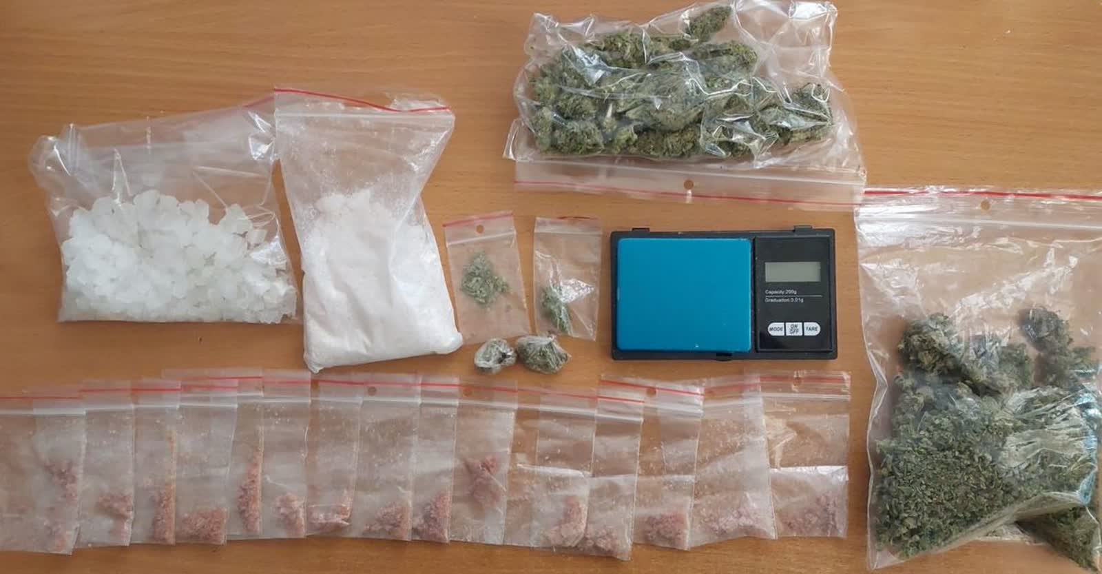 Czworonożny funkcjonariusz znalazł narkotyki w szafie 2 350-218790.jpg