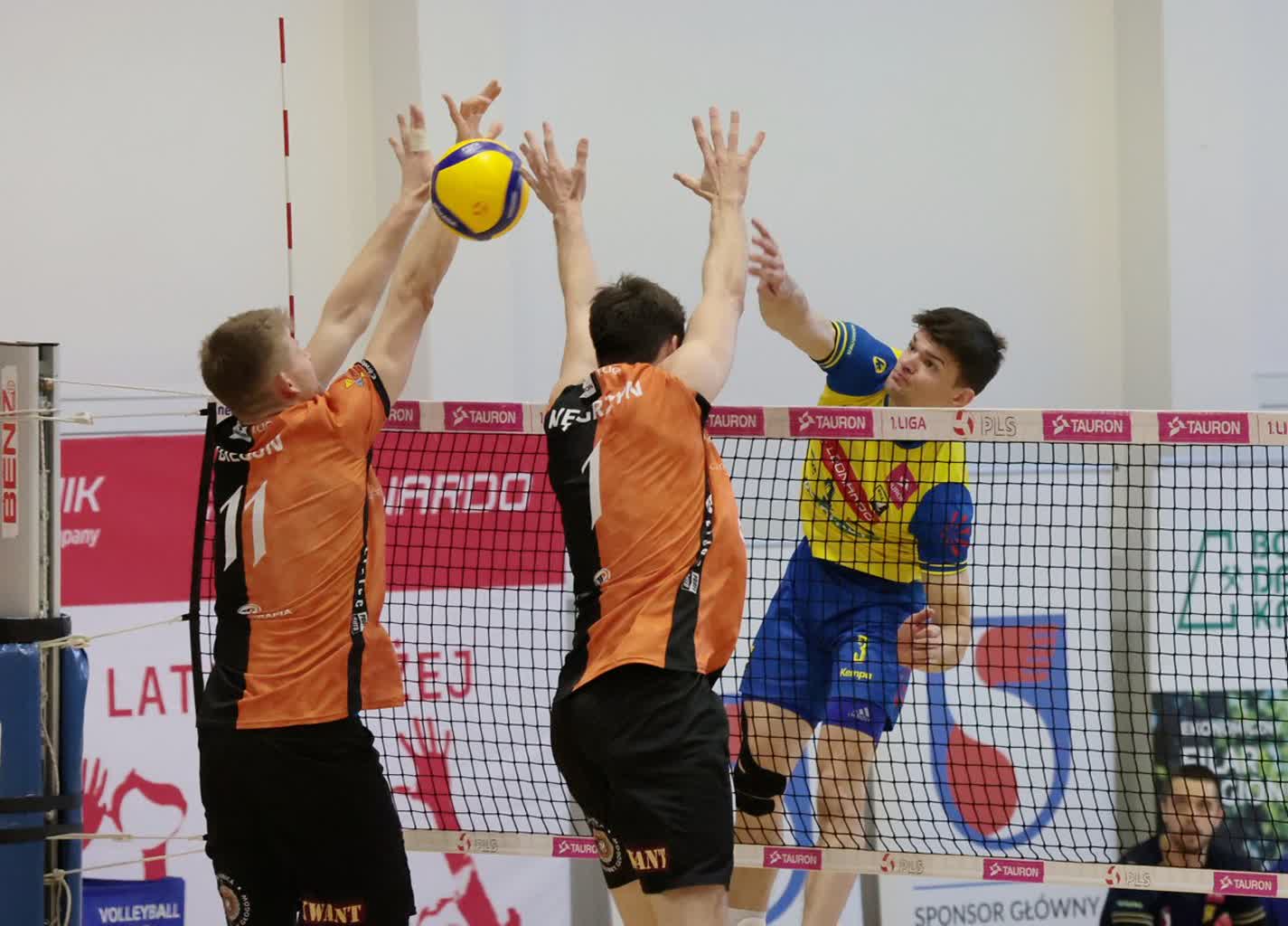 Siatkówka: Avia lepsza od Chrobrego 2 avia 2.jpg