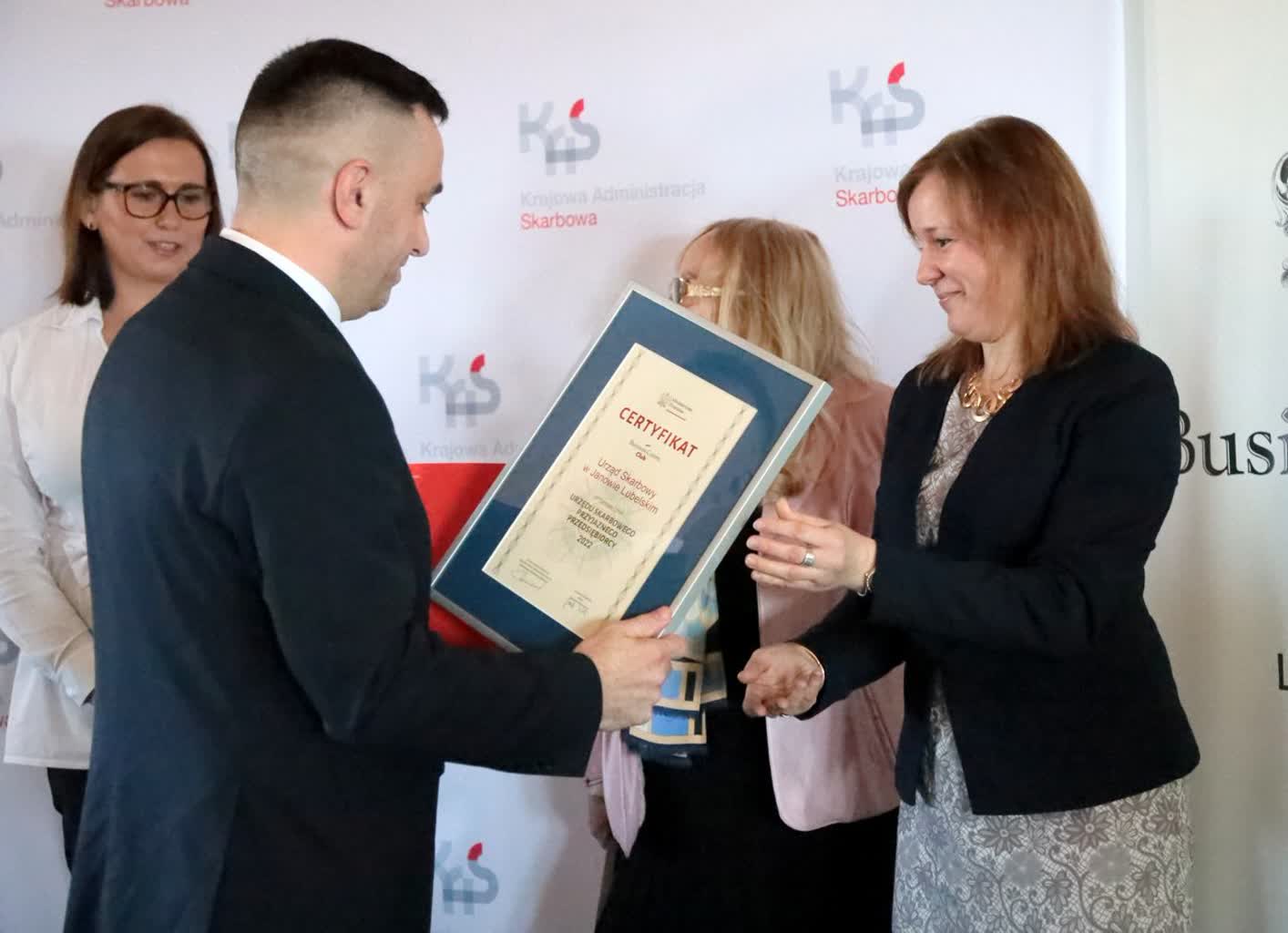Przyjazne urzędy skarbowe docenione przez przedsiębiorców [ZDJĘCIA} 2 certyfikat 2.jpg