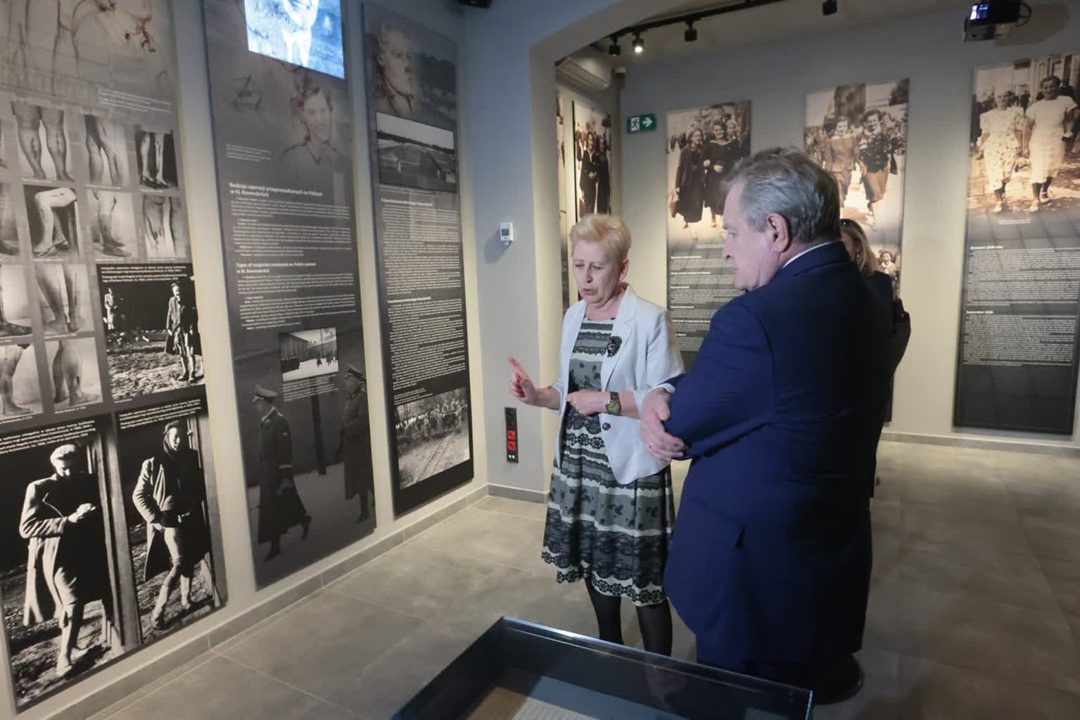 Minister kultury w Muzeum Martyrologii "Pod Zegarem": to jest miejsce, które wszyscy powinni zwiedzać 2 pm_GLINSKI-280423-007.jpg