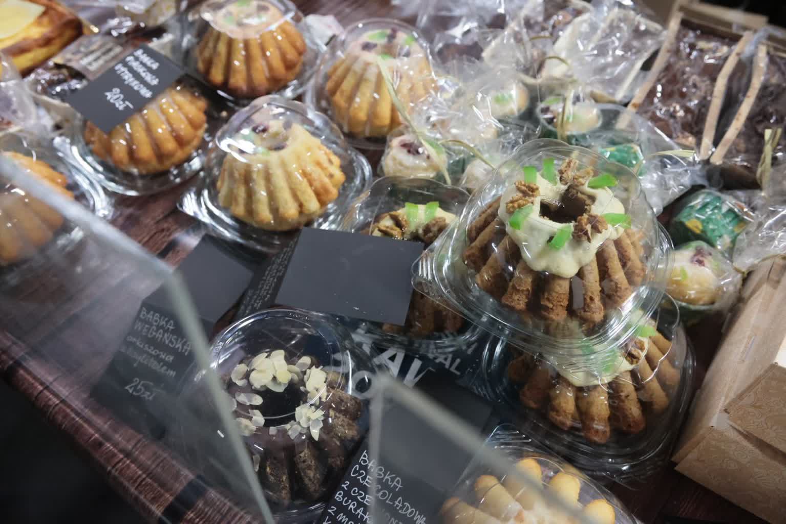 Baby, zakwas i kiełbasa. Wielkanocny jarmark na Lubartowskiej 2 pm_jarmark-060423-005-2023-04-06-143755.jpg