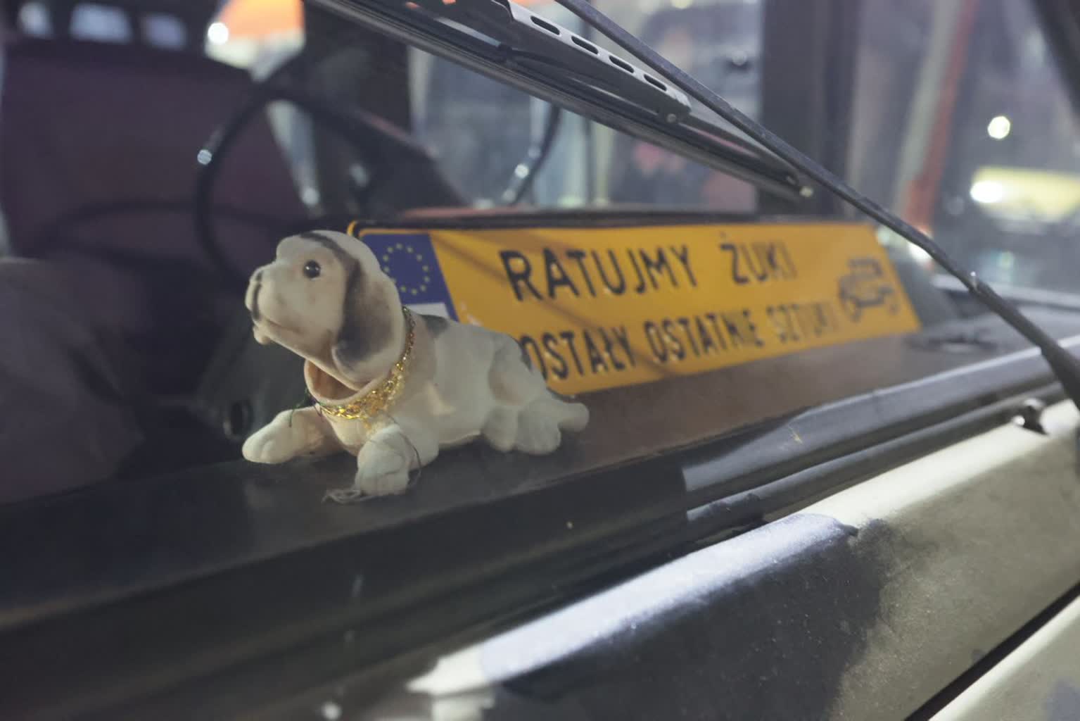 Klasyki w świetle księżyca. Miłośnicy starych aut spotkali się w Lublinie 2 pm_klasyki-200423-005-2023-04-21-094415.jpg