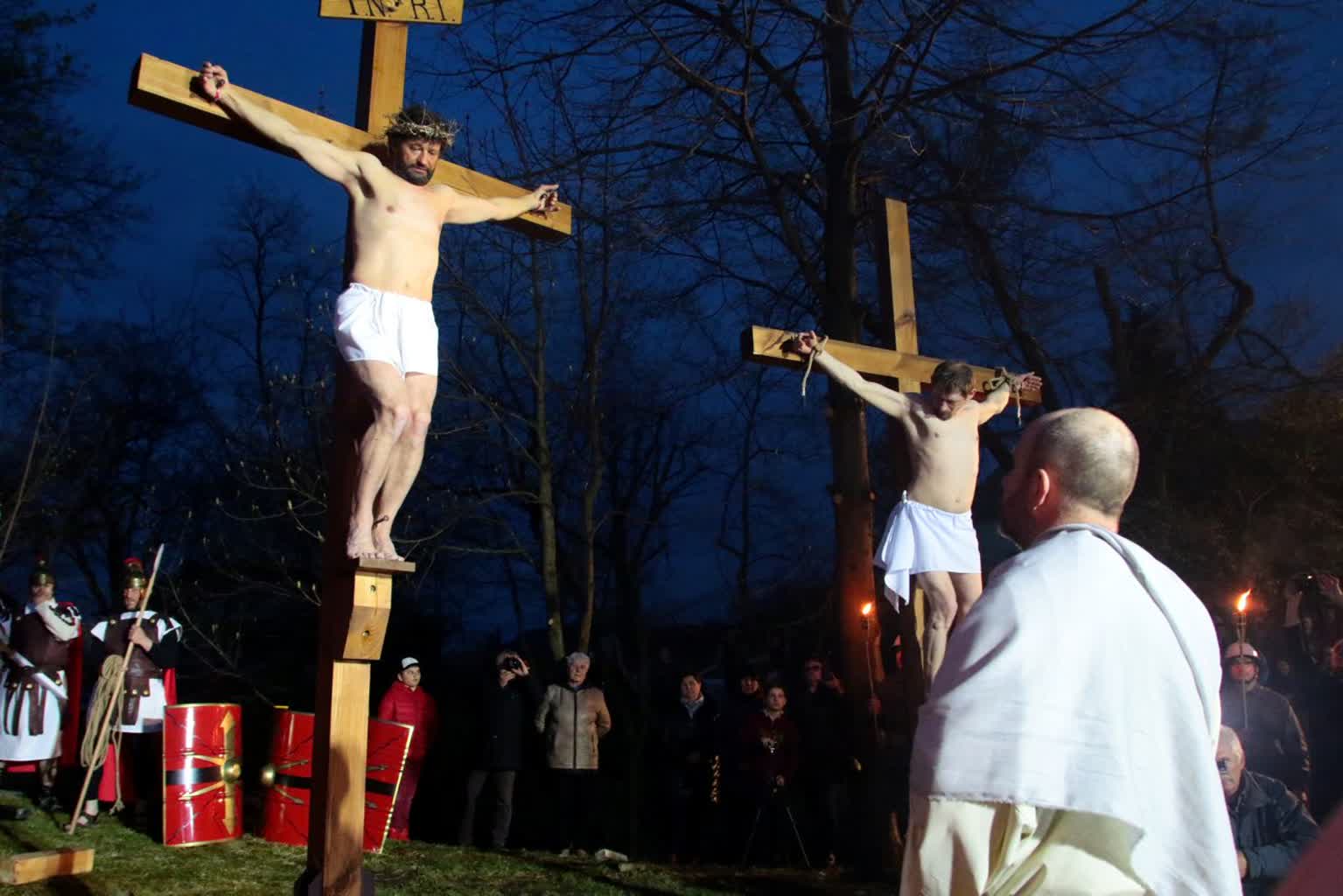 Odegrają Misterium Męki Pańskiej. Wyjątkowe widowisko w Urzędowie 2 pm_misterium-140422-018-2022-04-15-230836.jpg