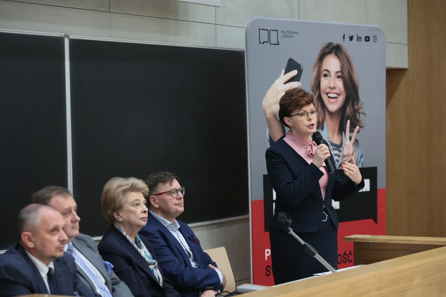 Fachowcy na wagę złota. Szkoły zawodowe coraz popularniejsze 2 pm_PL-240423-019.jpg