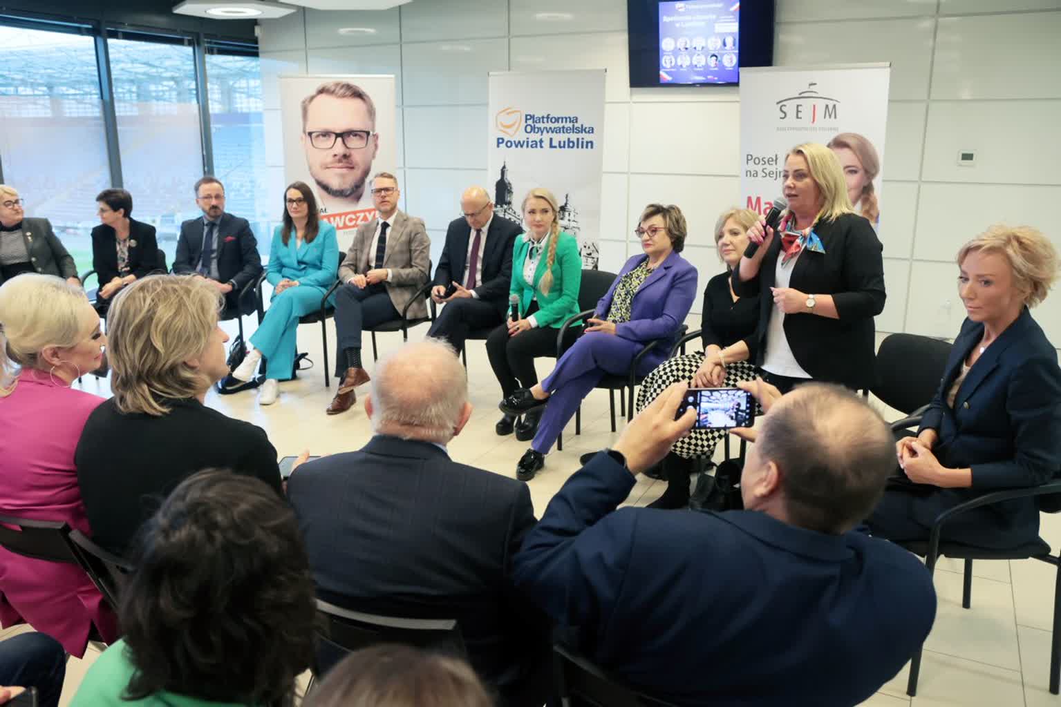 "Tu jest przyszłość". Spotkania parlamentarzystów KO z mieszkańcami regionu 2 pm_po-170423-006-2023-04-17-203154.jpg