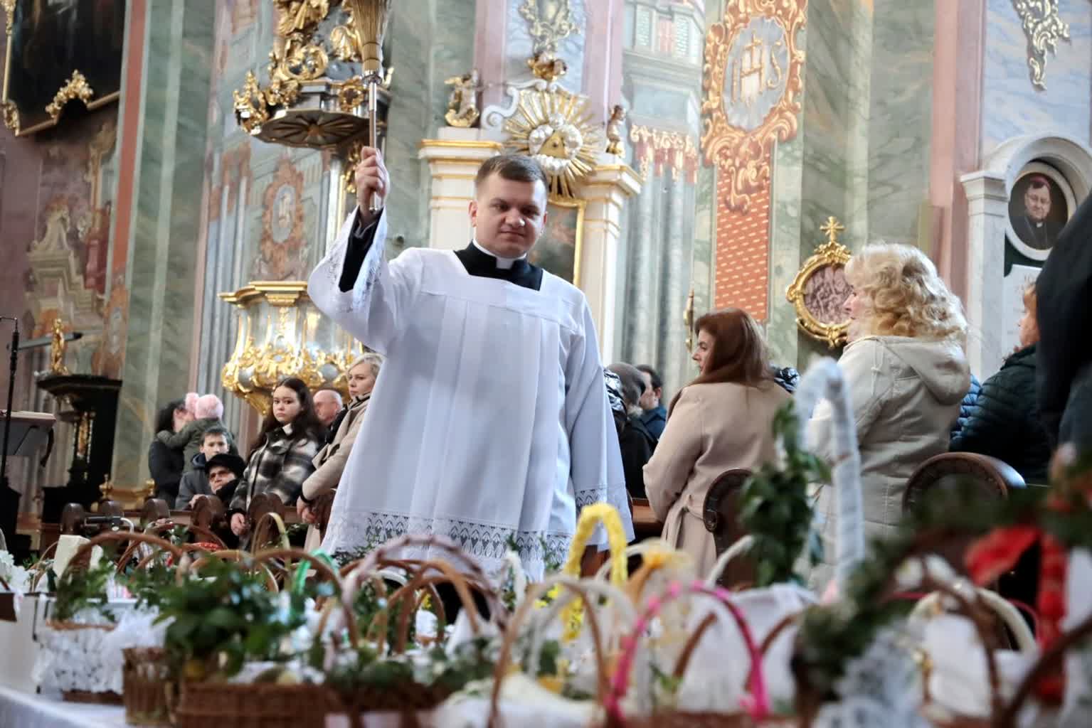 Święcenie pokarmów. Co powinno znaleźć się w koszyczku? 2 pm_pokarmy-080423-010-2023-04-08-133237.jpg
