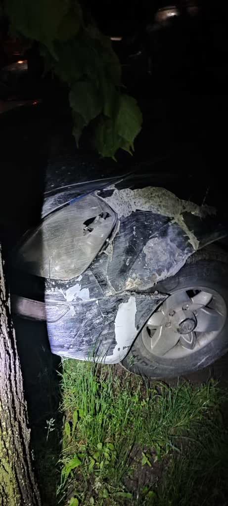 Z promilami i bez uprawnień. 19-latka wjechała w budynek supermarketu 2 360-220937.jpg