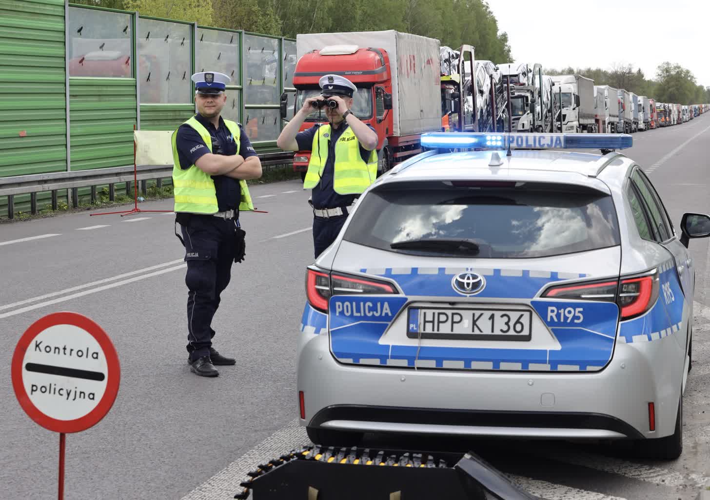 Wojewoda rozmawiał z protestującymi przed przejściem granicznym w Dorohusku 3 3c6dd30c-868f-4a1c-9648-408e2cffa7f1-2023-05-05-200209.jpg