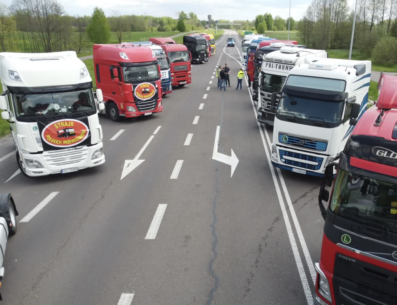 Wojewoda rozmawiał z protestującymi przed przejściem granicznym w Dorohusku 2 53bf374f-ef40-44a0-aa3e-635ff8d31f6b-2023-05-05-200055.jpg