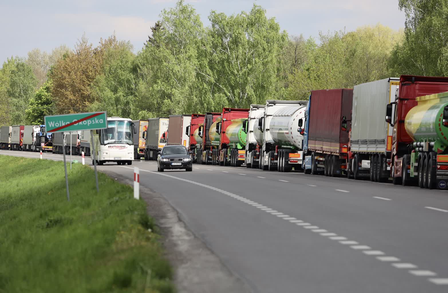 Przejścia graniczne w Lubelskiem. Najdłuższe kolejki w Hrebennem i Dorohusku 2 CED96E6A-8DEF-4236-BC0B-351CBE642816.jpeg