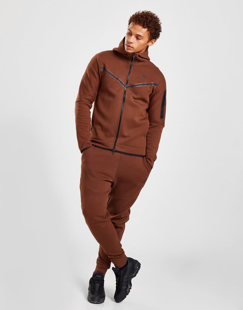 Zapomnij o innych dresach – Nike Tech Fleece to nowy król wygody i stylu 3 nike-bluza-sportswear-tech-fleece-cu4489-259.jpg
