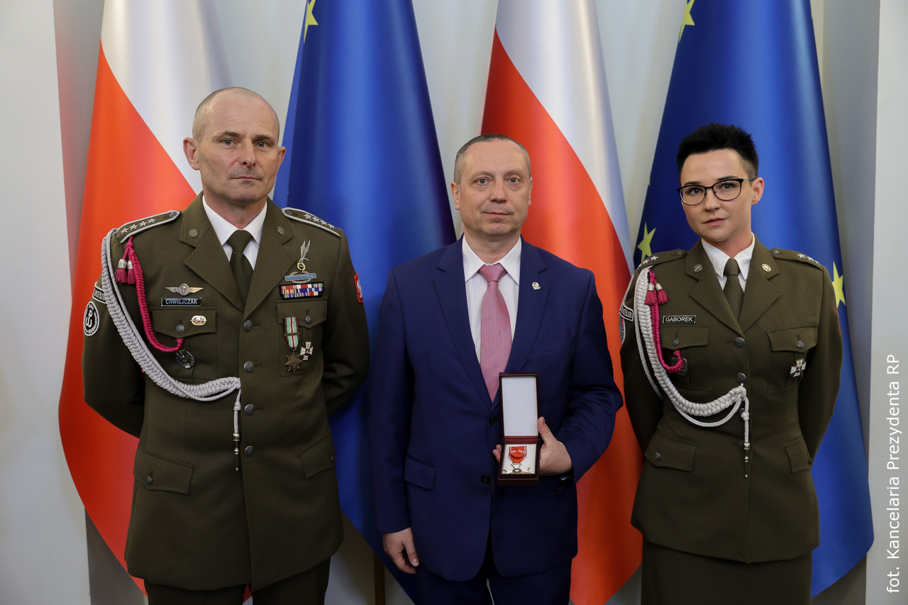 Pamiątka po bohaterze trafi do lubelskich terytorialsów 2 odznaczenie_Easy-Resize.com.jpg