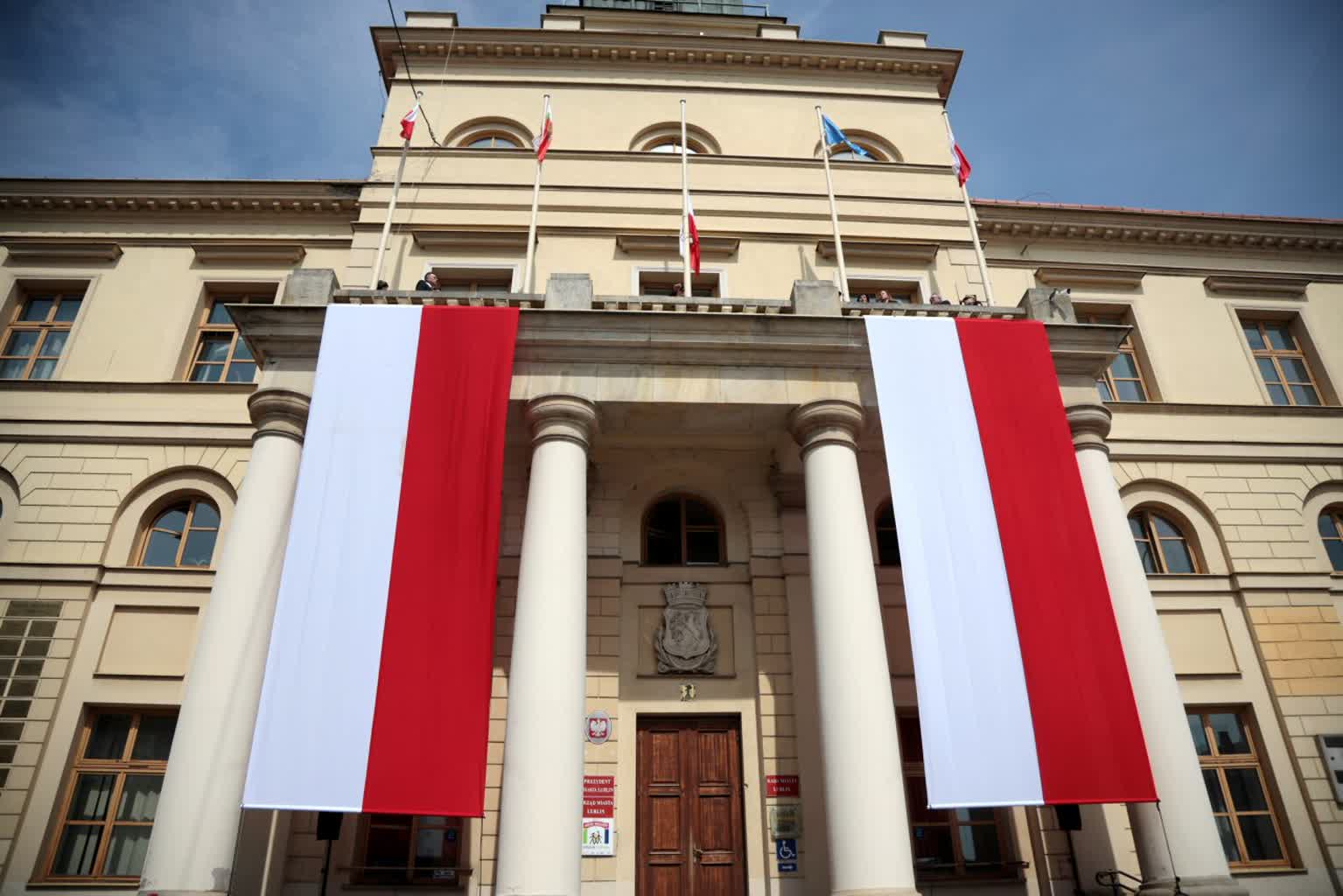 „Biało-czerwonej jesteśmy winni szacunek”. Lublin świętuje Dzień Flagi RP 3 pm_RATUSZ-020523-021.jpg