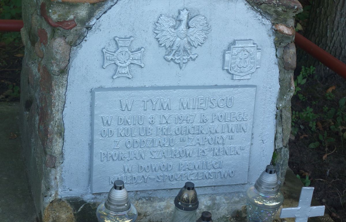 Pamiątka po bohaterze trafi do lubelskich terytorialsów 3 Renek_mogiła pamiątkowa1.JPG