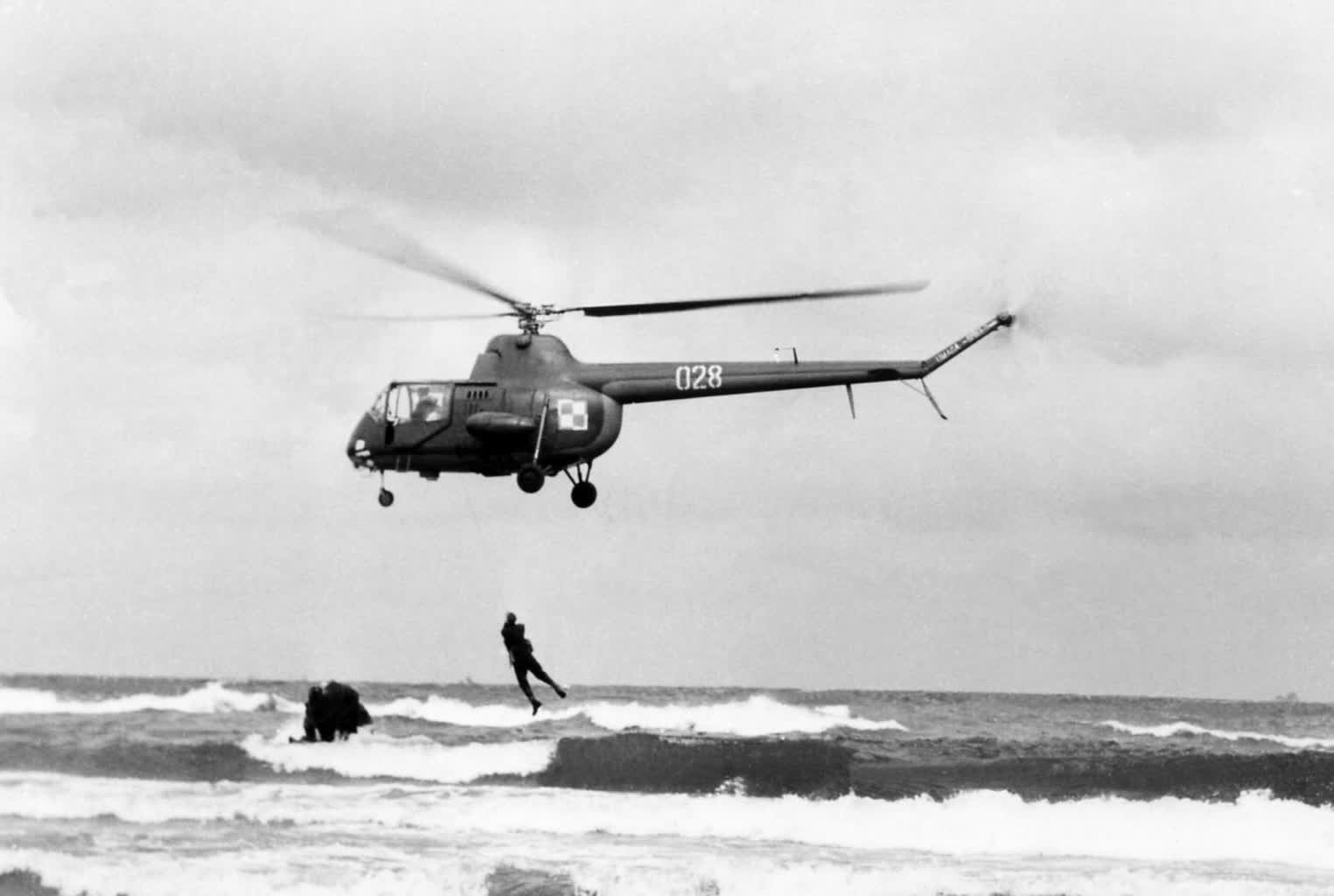 Dęblińskie muzeum powiększyło kolekcję o zabytkowe śmigłowce 3 1-sm-2-lotnictwa-marynarki-wojennej.-fot.-waclaw-holys-1300x873.jpg