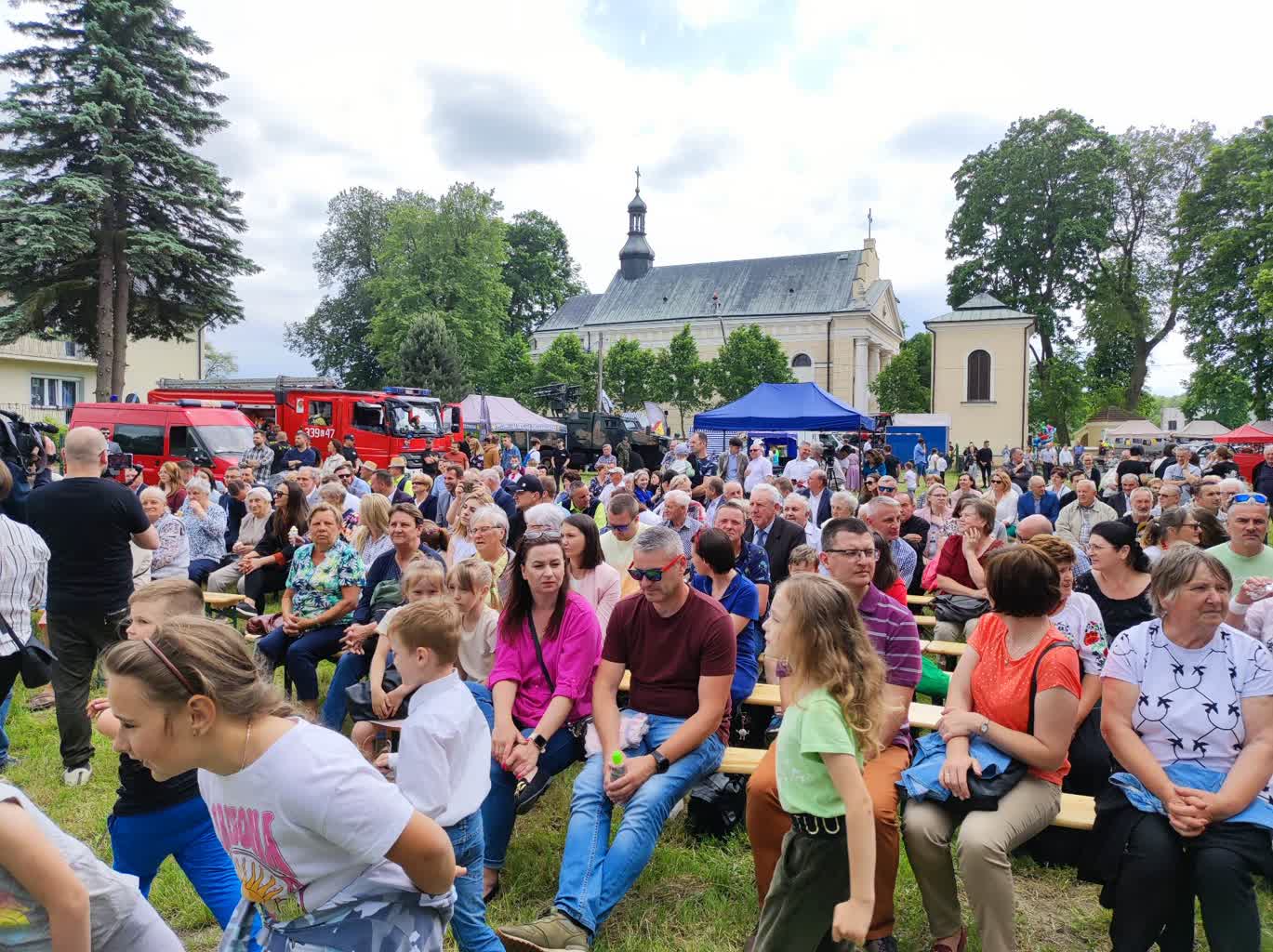 Integracja w Niedrzwicy Kościelnej. Trwa piknik rodzinny 2 351014343_604782668298520_7647492288082395062_n.jpg