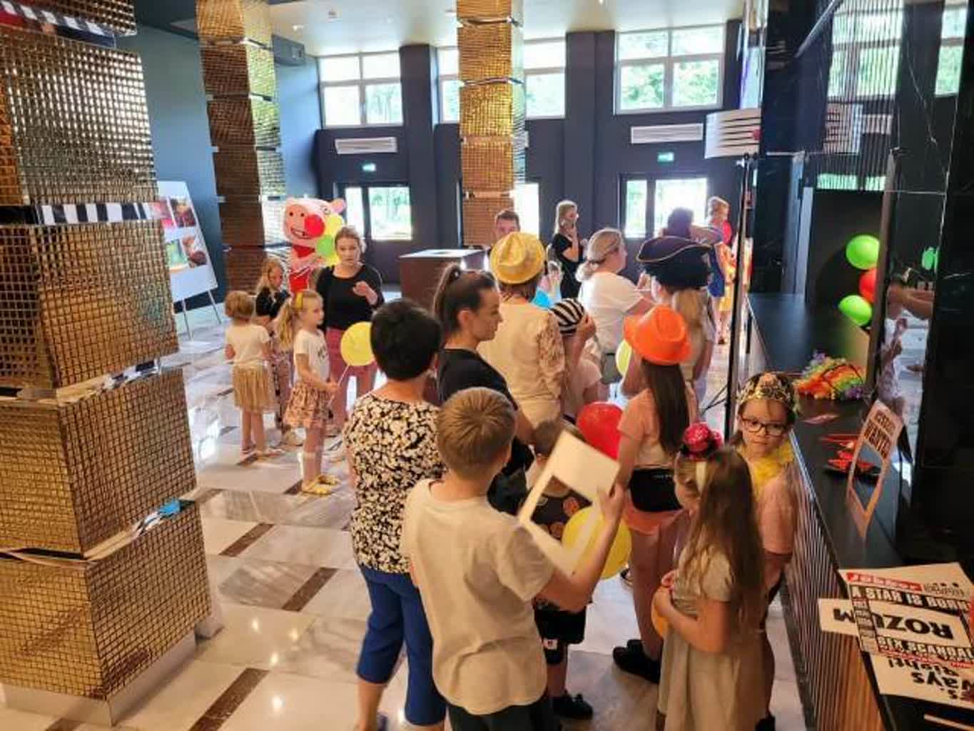 Na jego remont czekali 30 lat. Międzyrzeckie kino "Sława" w nowej odsłonie 2 357094262_1644775392683333_8178684690719327968_n.jpg