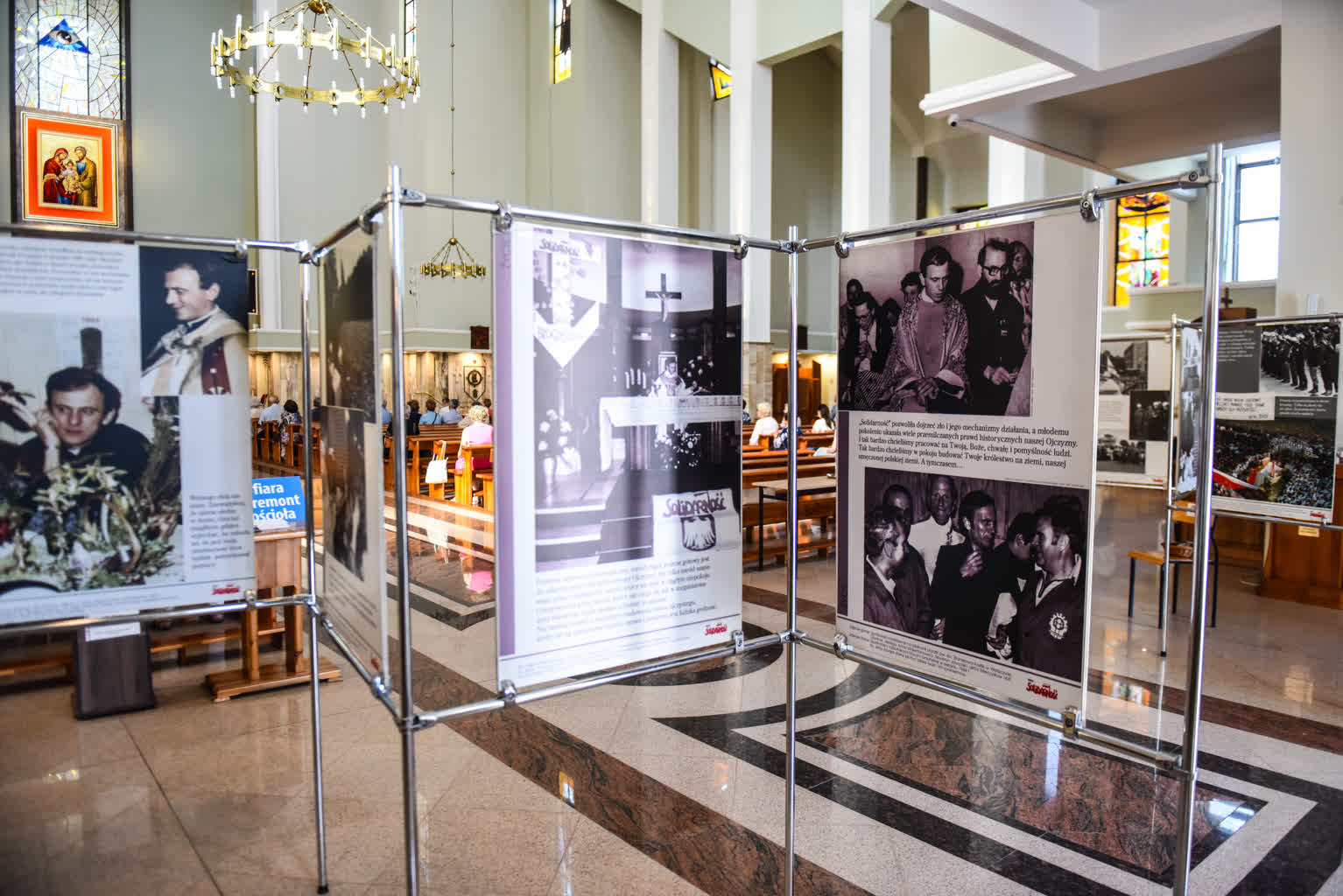 Historia ks. Jerzego Popiełuszki. Wystawa i spotkanie z autorem książki 2 DSC_7617.jpg