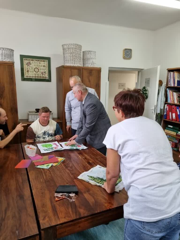 Wiceminister Wdówik: Ponad 700 warsztatów terapii zajęciowej działa w całym kraju 4 FznplNyWcAIY0dw.jpg