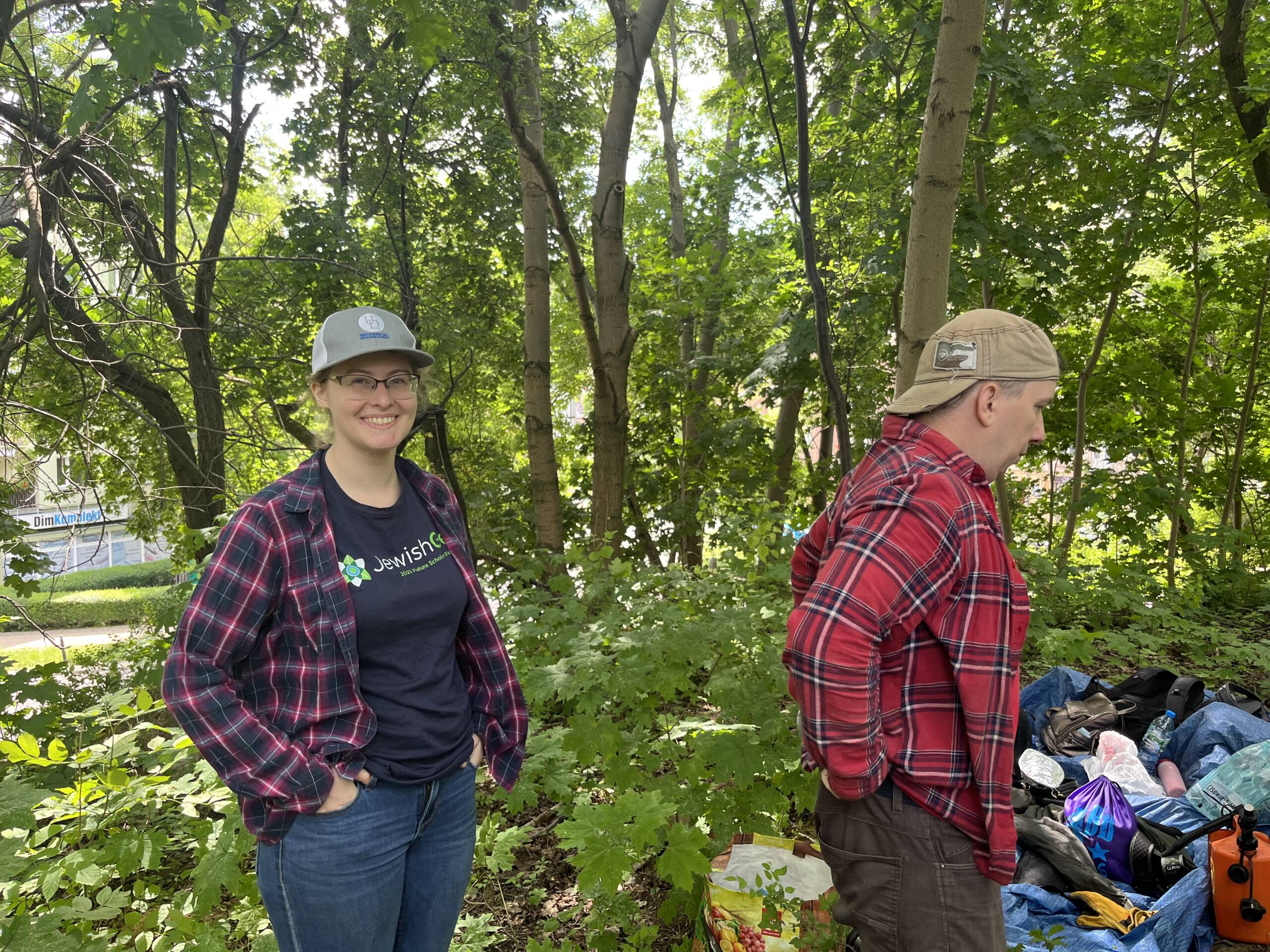 Pielęgnują historię. Wolontariusze sprzątają żydowskie cmentarze 3 image_50755073.JPG