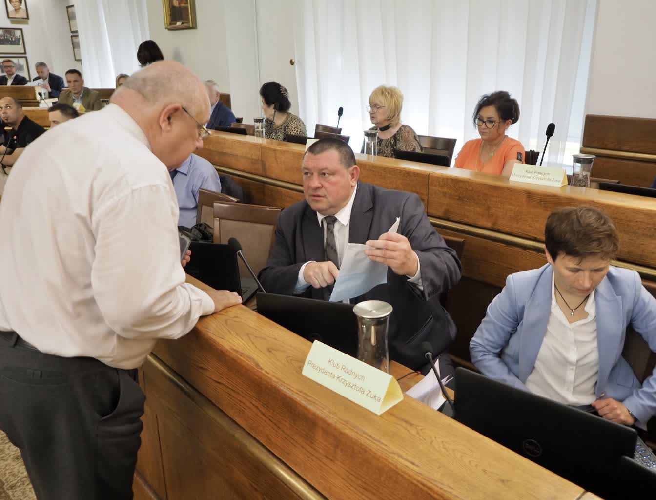 Lubelscy radni za wotum zaufania i absolutorium dla prezydenta 2 żuk 2.jpg