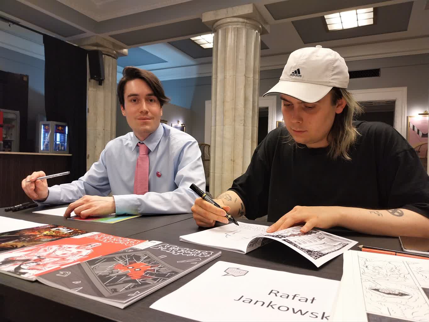 Retrofuturyzm i dwudziestolecie międzywojenne. „Ćma” podbija komiksowy rynek 2 20230526_161340.jpg